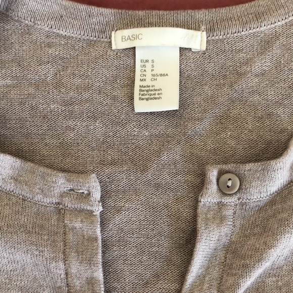 Lightly used cardigan - Picture 2 of 3